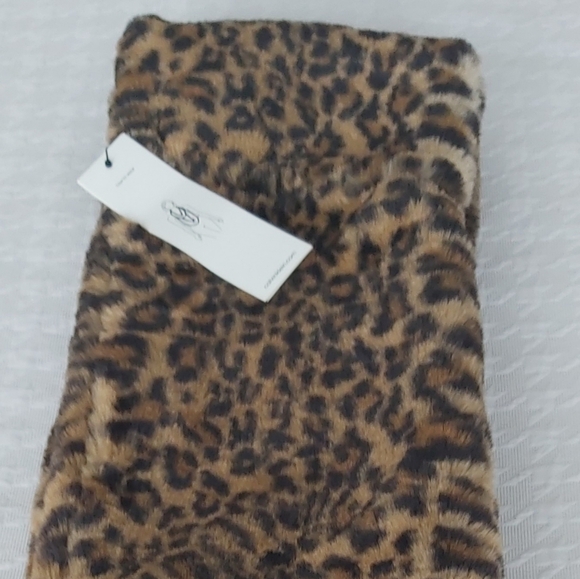 Calvin Klein "NWT" Faux Fur Leopard  Print Scarf - Picture 3 of 9